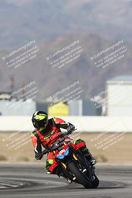 media/Jan-15-2026-Racers Edge (Thu) [[dfebeb70ab]]/3-B Group/Session 1 Turn 15/